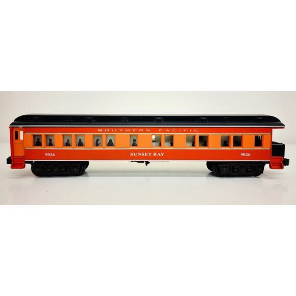 Lionel Southern Pacific Daylight "Sunset Bay" Madison Observation Car 6-19026 - Picture 2 of 11